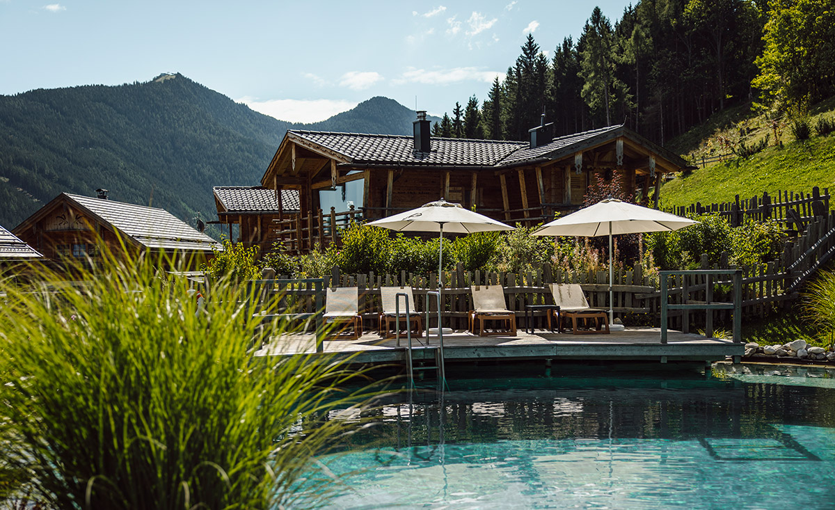 Entspannen am Badeteich im Almdorf Reiteralm
