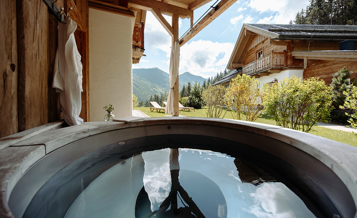 Whirlpool im Aussenbereich im Almdorf Reiteralm